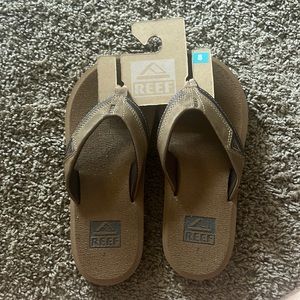 Size 8 Brown Reef Flip Flops. Never been worn